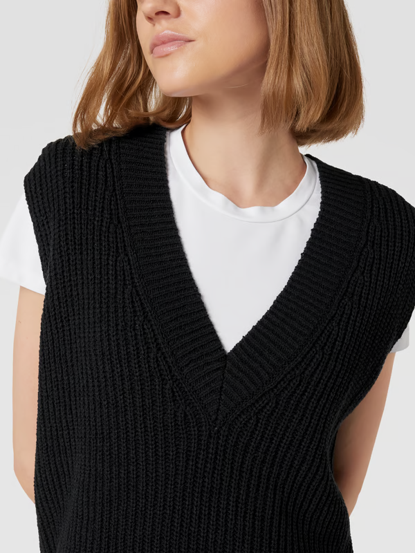 Olivia-Nord Knitted Sleeveless Vest